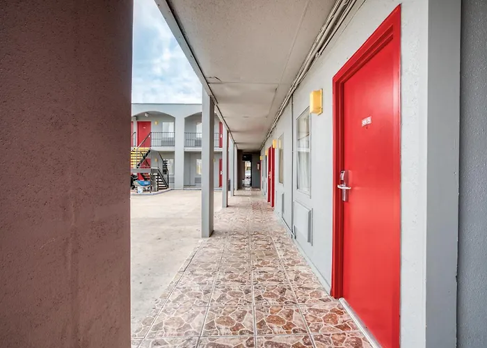 Oyo Hotel San Antonio Lackland Air Force Base West